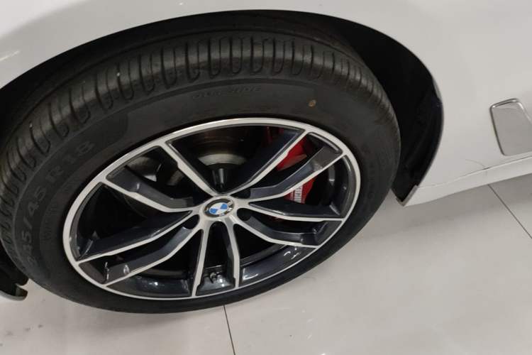 Used BMW 5 Series 2021 Facelifted 525Li M Sport Package Exterior 4