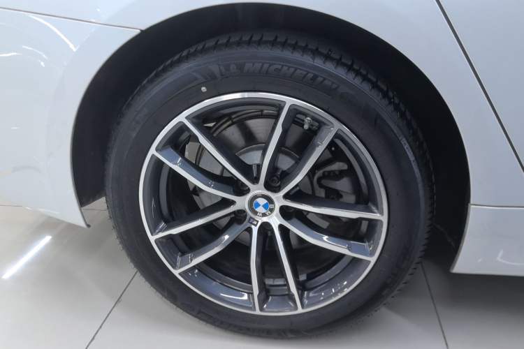 Used BMW 5 Series 2021 525Li M Sport Package Exterior 5