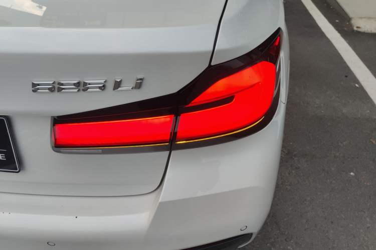 Used BMW 5 Series 2021 Facelifted 525Li M Sport Package Exterior 6