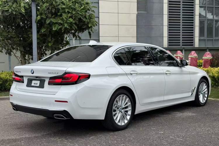 Used BMW 5 Series 2021 Updated Version 525Li Luxury Package Exterior 6