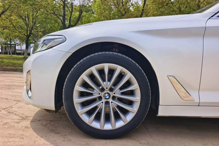 Used BMW 5 Series 2021 Updated Version 525Li Luxury Package Exterior 9