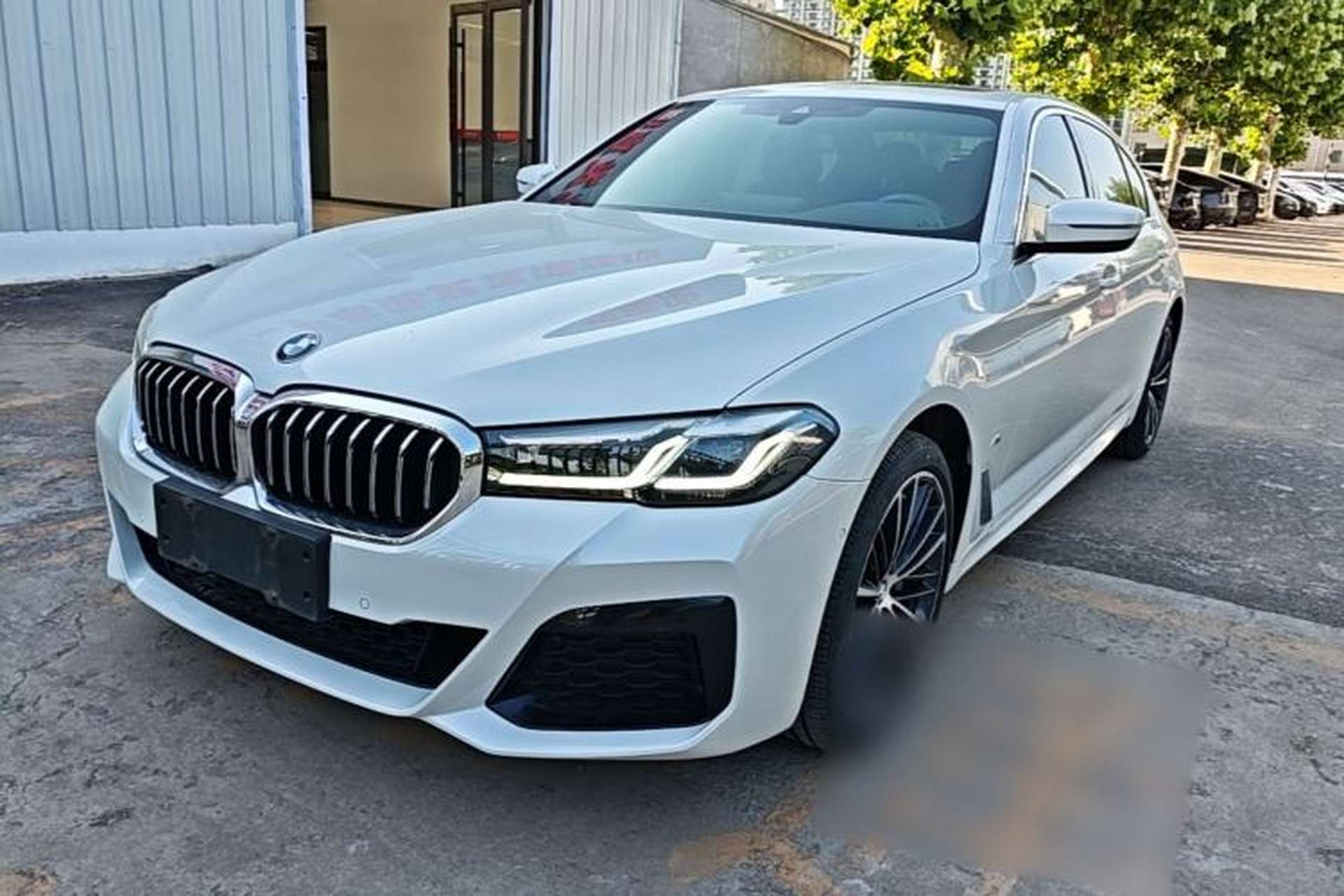 Used BMW 5 Series 2021 Facelifted 530Li Leading Edition M Sport Package Front Left 45 Deg