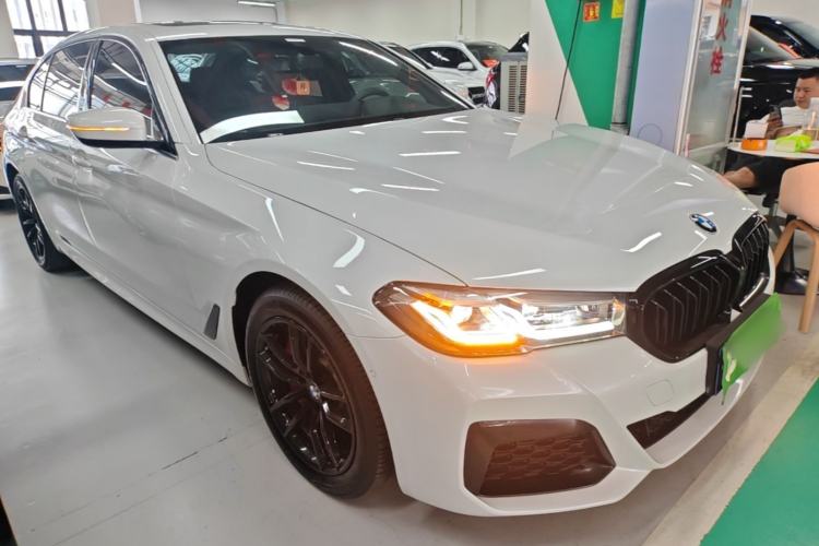 Used BMW 5 Series 2021 Facelifted 525Li M Sport Package Front Right 45 Deg