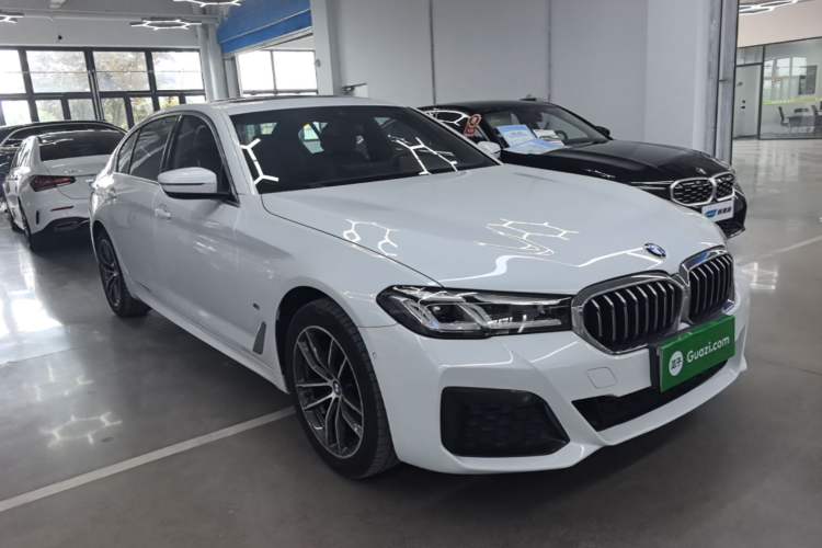 Used BMW 5 Series 2021 Facelifted 525Li M Sport Package Front Right 45 Deg