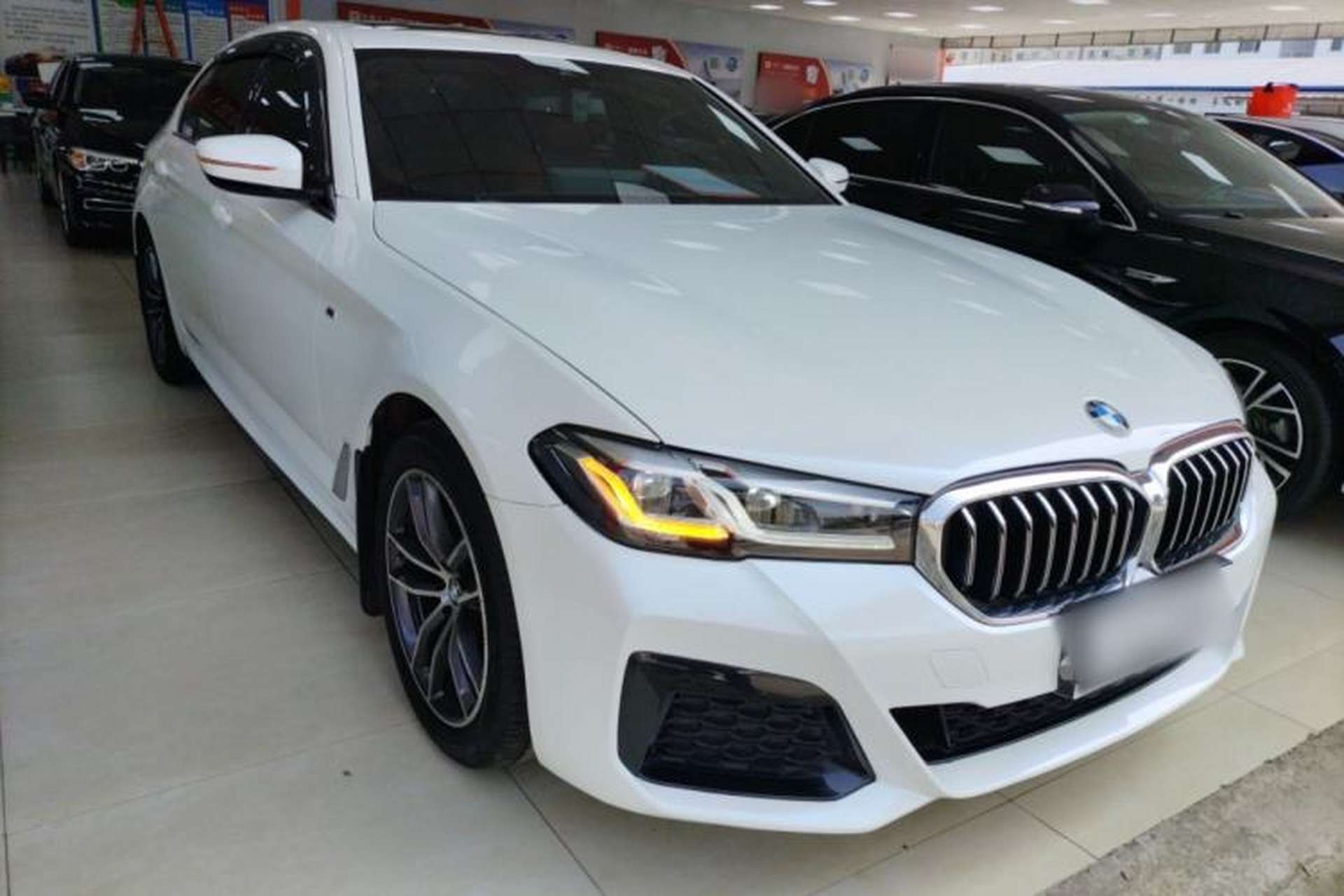Used BMW 5 Series 2021 525Li M Sport Package Front Right 45 Deg