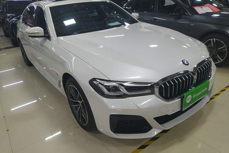 Used BMW 5 Series 2021 525Li M Sport Package Front Right 45 Deg