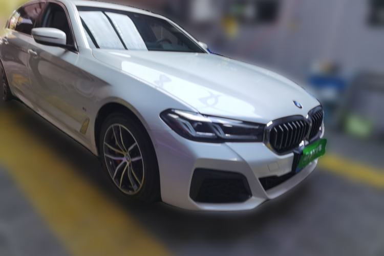Used BMW 5 Series 2021 Facelifted 525Li M Sport Package Front Right 45 Deg