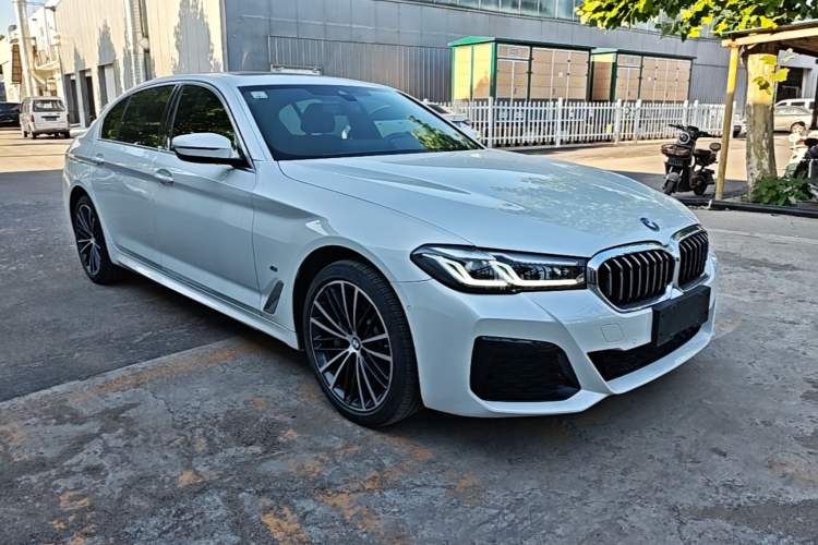 Used BMW 5 Series 2021 Facelifted 530Li Leading Edition M Sport Package Front Right 45 Deg
