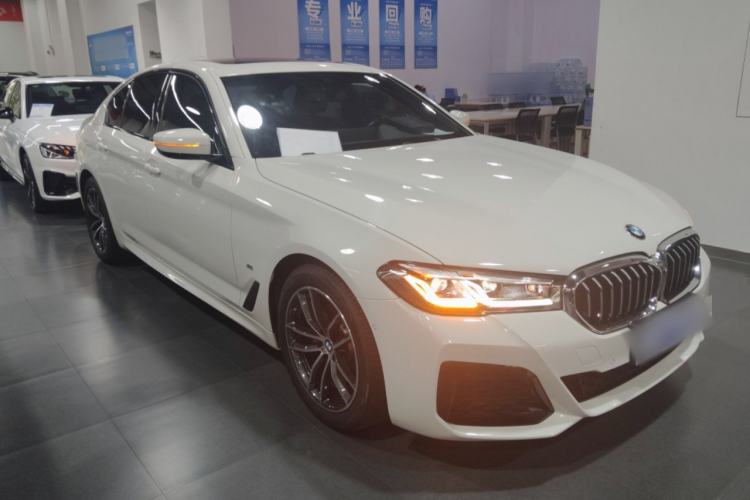 Used BMW 5 Series 2021 525i M Sport Package Front Right 45 Deg