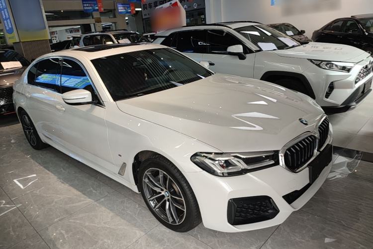 Used BMW 5 Series 2021 525Li M Sport Package Front Right 45 Deg