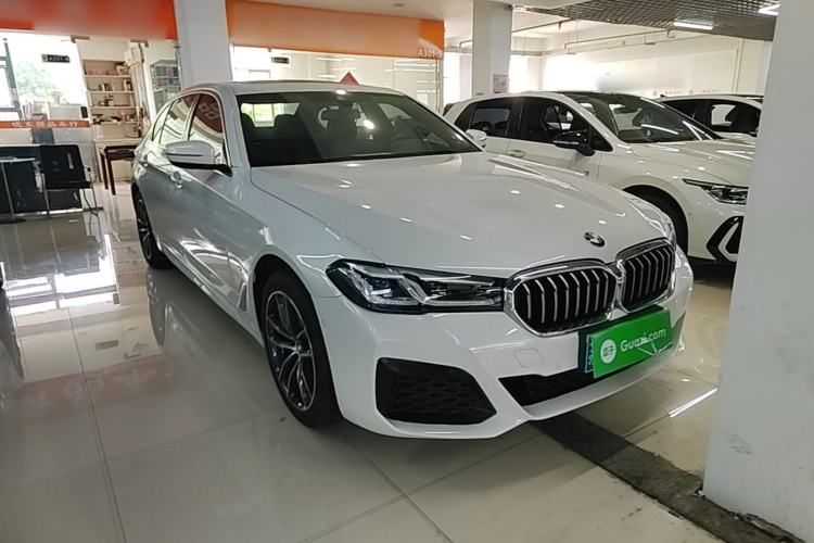 Used BMW 5 Series 2021 525Li M Sport Package Front Right 45 Deg