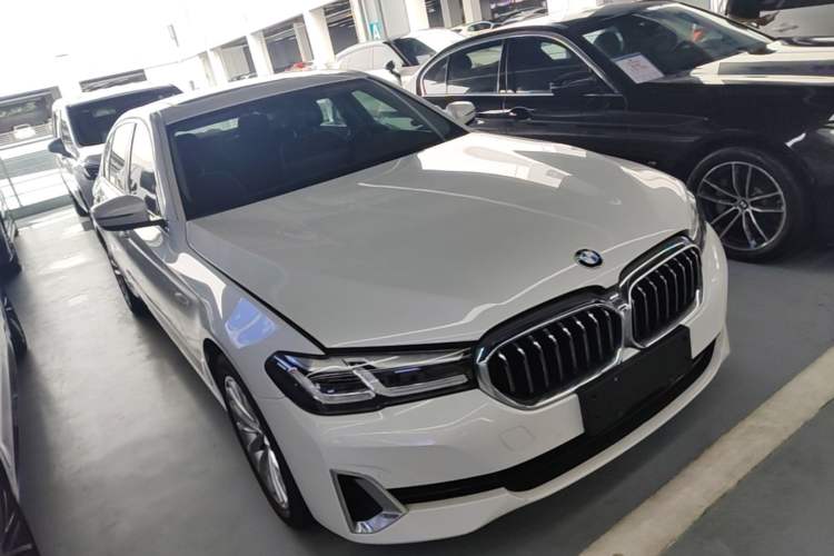 Used BMW 5 Series 2021 525Li Luxury Package Front Right 45 Deg