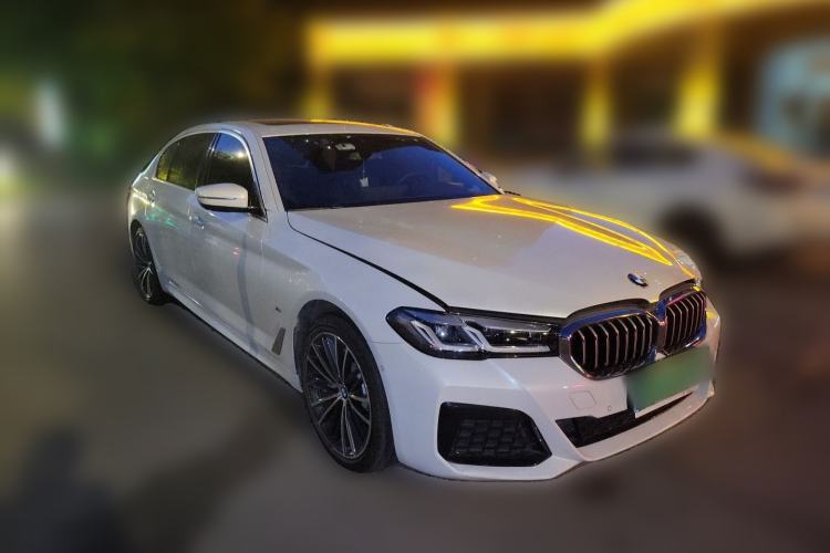 Used BMW 5 Series 2021 Facelifted 530Li Leading Edition M Sport Package Front Right 45 Deg