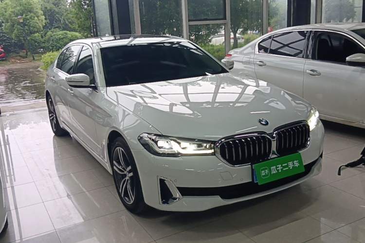 Used BMW 5 Series 2021 530Li Leading Luxury Package Front Right 45 Deg