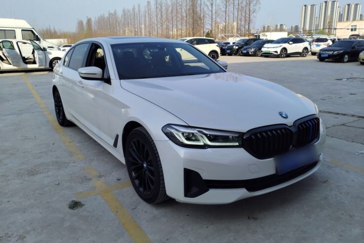 Used BMW 5 Series 2021 525Li Luxury Package Front Right 45 Deg