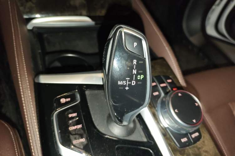 Used BMW 5 Series 2021 525Li Luxury Package Gear Lever