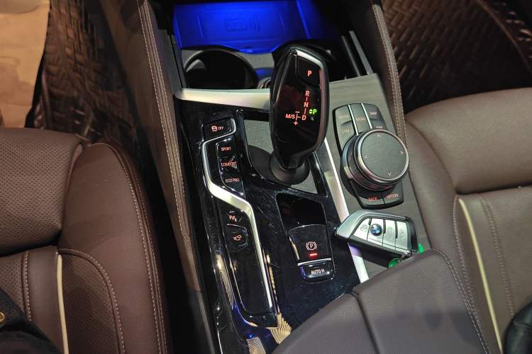 Used BMW 5 Series 2021 530Li Luxury Edition Premium Package Gear Lever