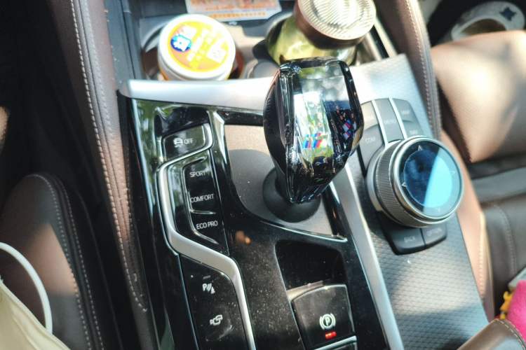 Used BMW 5 Series 2021 Restyled 540i Sport Line with M Sports Package Gear Lever