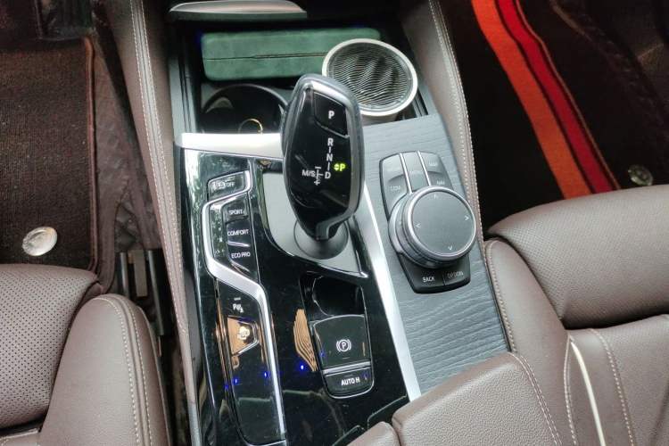 Used BMW 5 Series 2021 530Li Luxury Edition M Sport Package Gear Lever