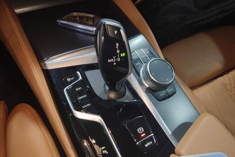 Used BMW 5 Series 2021 525i M Sport Package Gear Lever