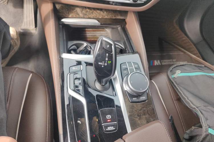 Used BMW 5 Series 2021 Restyled 530Li Leading Edition Luxury Package Gear Lever