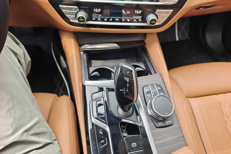 Used BMW 5 Series 2021 530Li Luxury Edition Premium Package Gear Lever