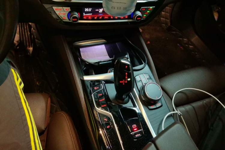 Used BMW 5 Series 2021 530Li Luxury Edition M Sport Package Gear Lever