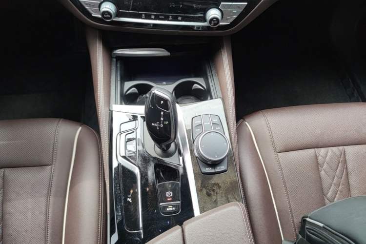 Used BMW 5 Series 2021 Facelifted 525Li M Sport Package Gear Lever