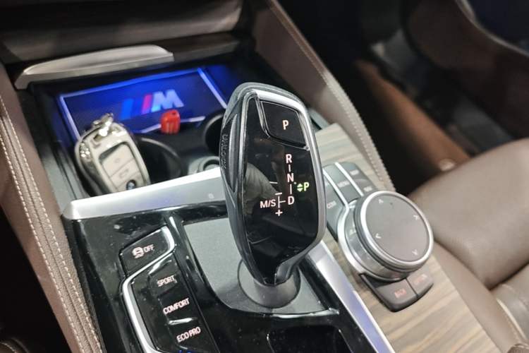 Used BMW 5 Series 2021 530Li Luxury Edition Premium Package Gear Lever