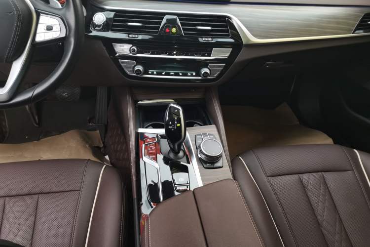 Used BMW 5 Series 2021 530Li xDrive Luxury Package Gear Lever