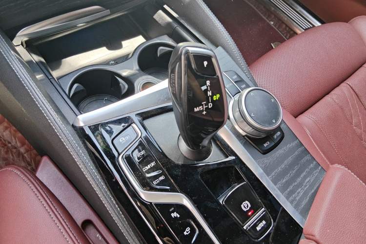 Used BMW 5 Series 2021 Restyled 530Li Luxury Edition M Sport Package Gear Lever