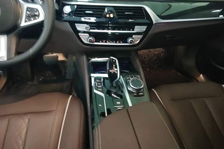 Used BMW 5 Series 2021 Facelifted 530Li Leading Edition M Sport Package Gear Lever