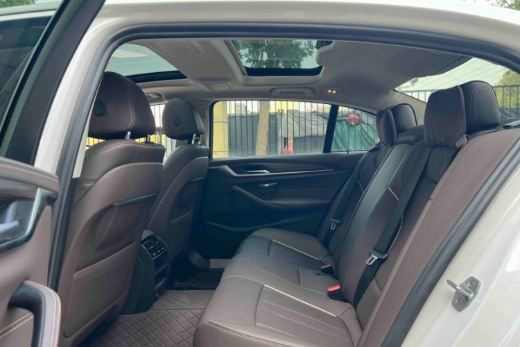 Used BMW 5 Series 2021 530Li xDrive Luxury Package Interior 2