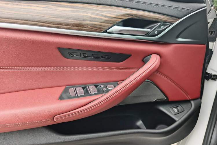 Used BMW 5 Series 2021 530Li Luxury Edition Premium Package Interior 2