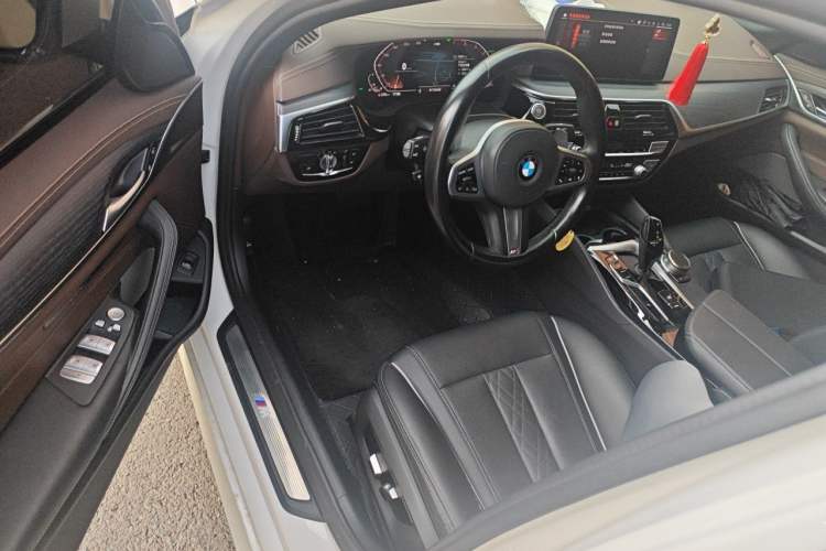 Used BMW 5 Series 2021 530Li Leading Model M Sport Package Interior 3
