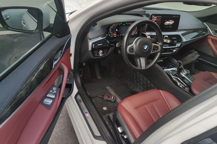 Used BMW 5 Series 2021 Facelifted 525Li M Sport Package Interior 3