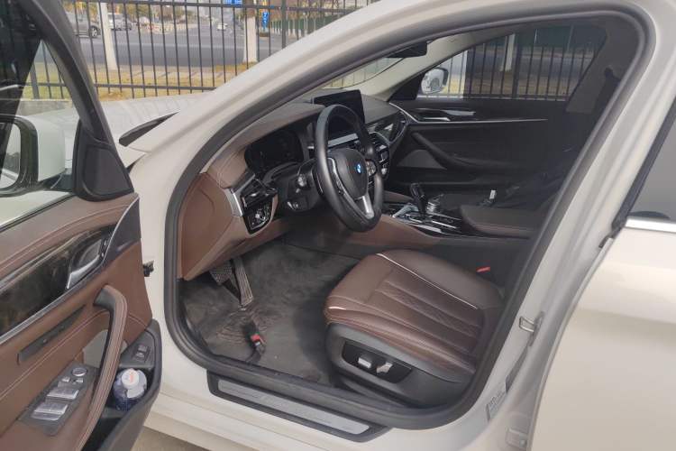 Used BMW 5 Series 2021 Restyled 530Li Leading Edition Luxury Package Interior 3
