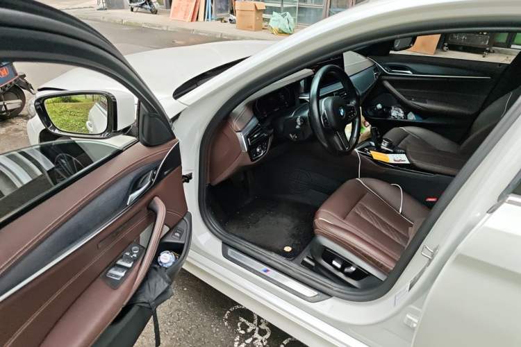 Used BMW 5 Series 2021 530Li Leading Model M Sport Package Interior 3