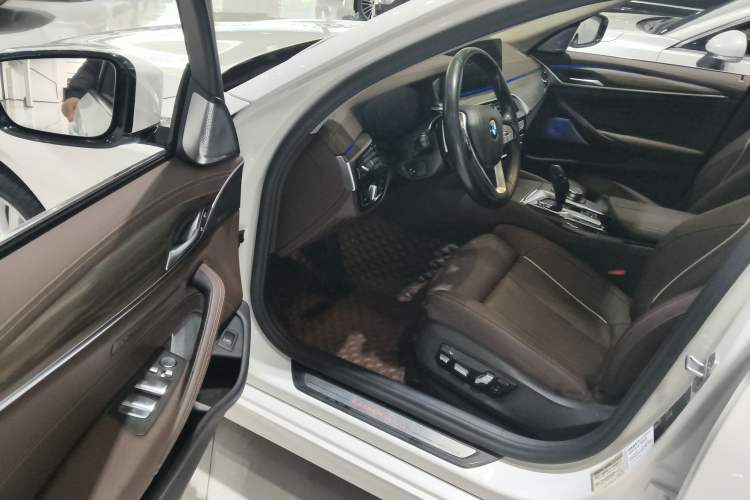 Used BMW 5 Series 2021 Updated 530Li Luxury Package Premium Edition Interior 3