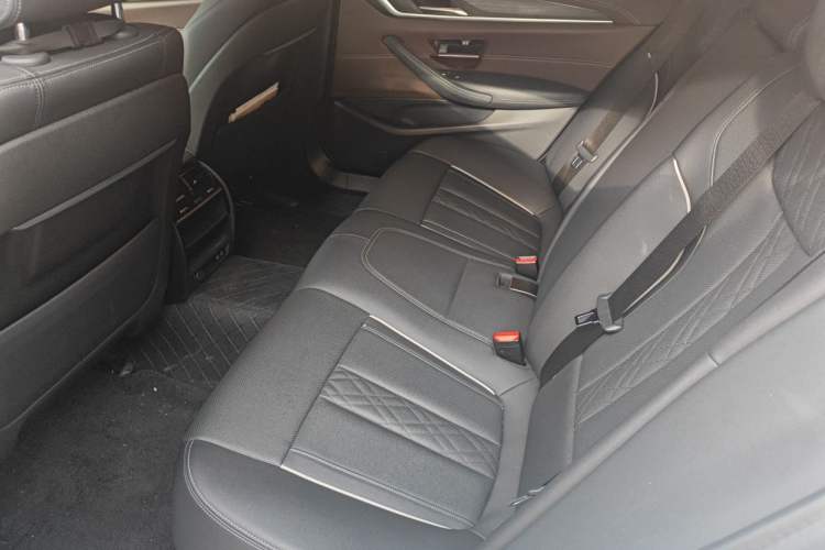 Used BMW 5 Series 2021 530Li Leading Model M Sport Package Interior 4