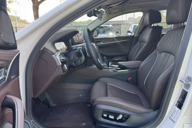 Used BMW 5 Series 2021 530Li Luxury Edition Premium Package Interior 4