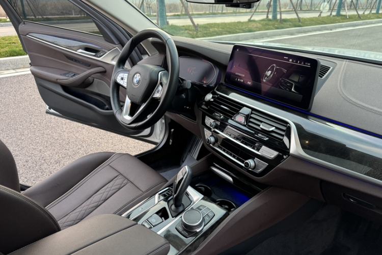 Used BMW 5 Series 2021 525Li Luxury Package Interior 8