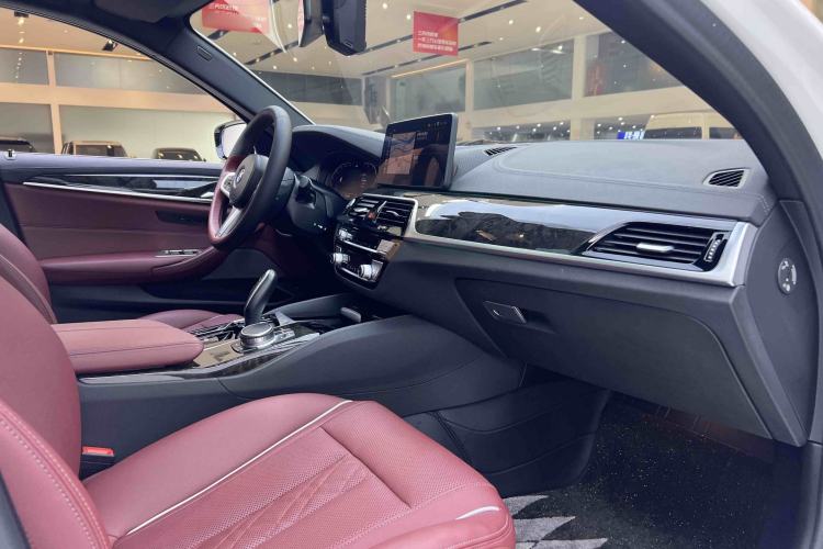 Used BMW 5 Series 2021 525Li M Sport Package Interior 9