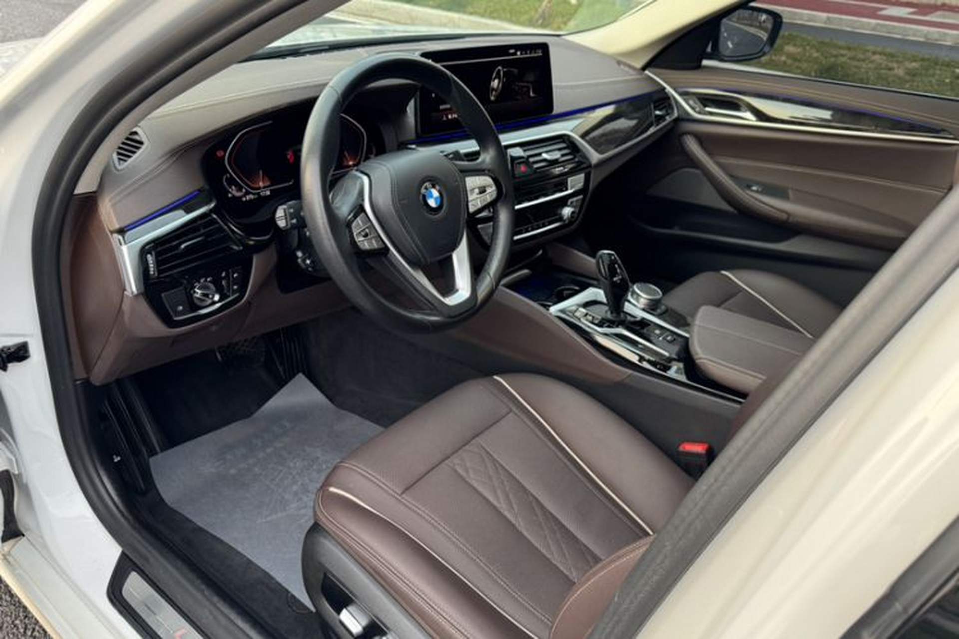 Used BMW 5 Series 2021 525Li Luxury Package Interior 9