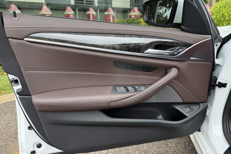Used BMW 5 Series 2021 Updated Version 525Li Luxury Package Interior 9