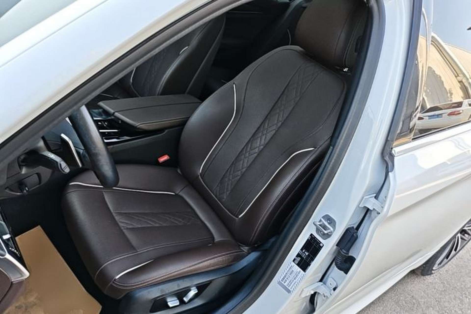Used BMW 5 Series 2021 Facelifted 530Li Leading Edition M Sport Package Left Front Seat