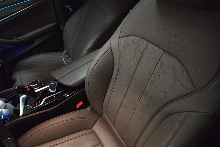 Used BMW 5 Series 2021 Facelifted 530Li Leading Edition M Sport Package Left Front Seat