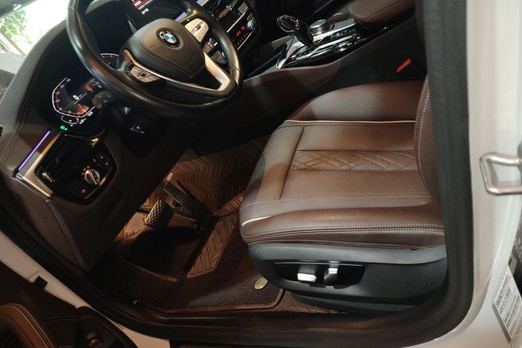 Used BMW 5 Series 2021 530Li Leading Luxury Package Left Front Seat
