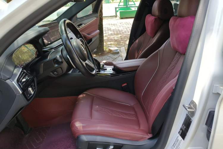 Used BMW 5 Series 2021 Facelifted 530Li Leading Edition M Sport Package Left Front Seat