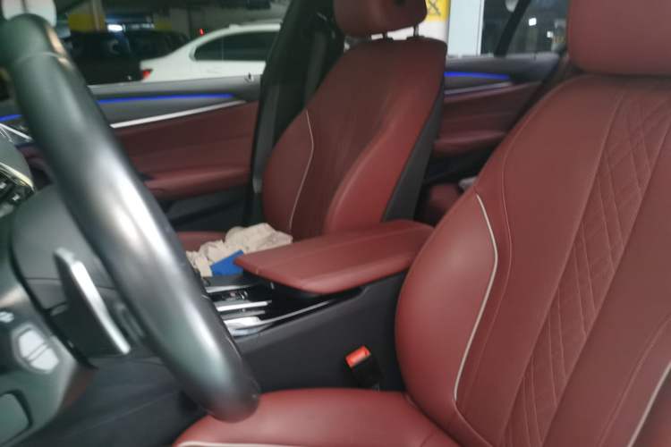 Used BMW 5 Series 2021 Facelifted 530Li Leading Edition M Sport Package Left Front Seat